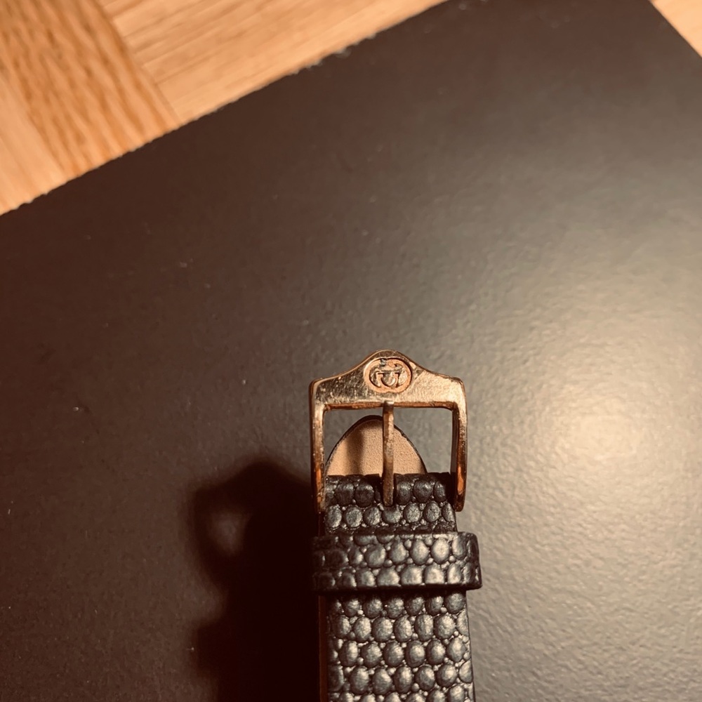 Gucci series 3000 watch. 18K Gold case. - Picture 8 of 12